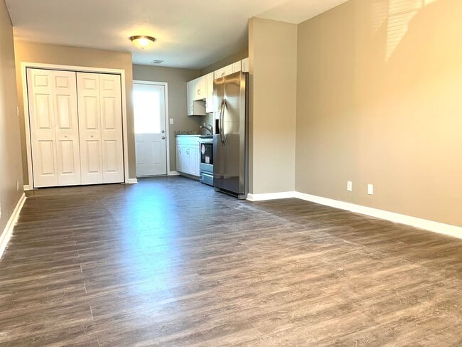 Building Photo - 604 Cory Dr