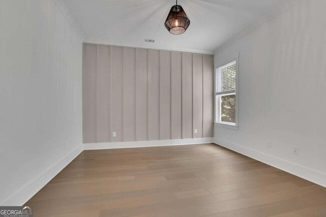 Building Photo - 6181 Shoreland Cir