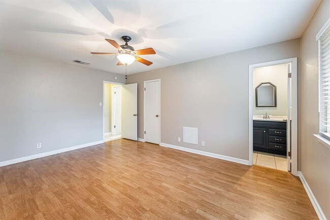 Building Photo - 12914 Pegasus St