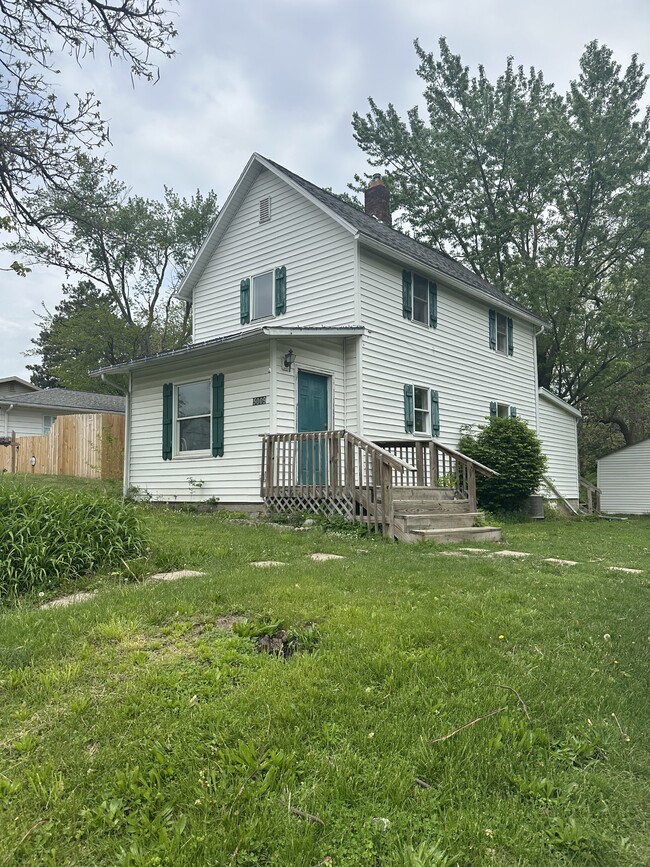 Building Photo - 5009 Hoagland Ave