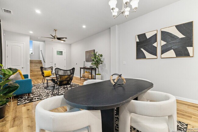 Building Photo - Charming 3-Bed Custom Luxury Rental with 2.5 Baths near Downtown San Antonio – 1668 Sq Ft of Comf...