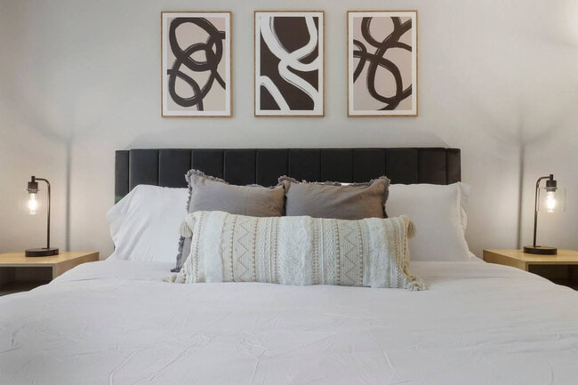 Building Photo - 256 N Addison Ave