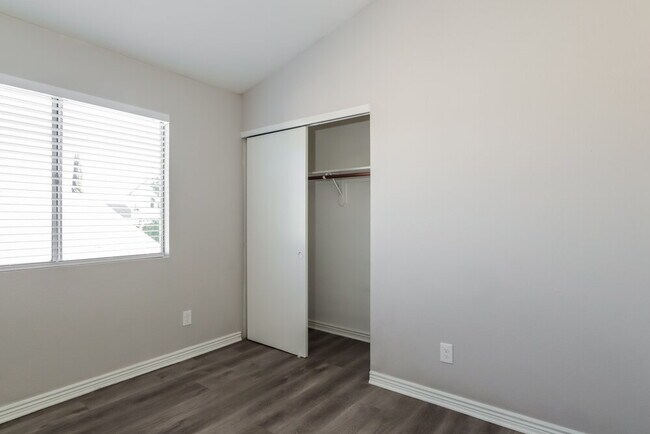 Building Photo - 2571 W Blaine Ct