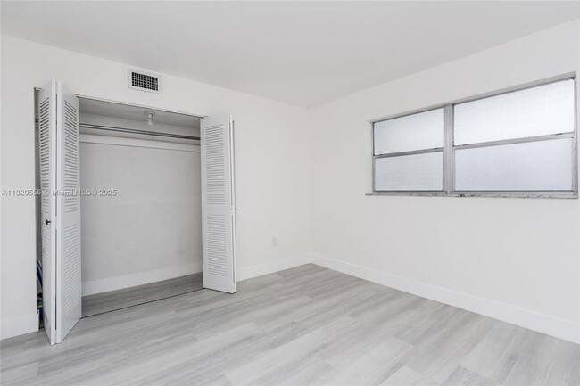 Building Photo - 3600 NE 170th St