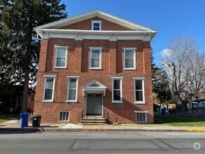 Building Photo - The Large 1 Bedroom 1st Floor Apartment Is...