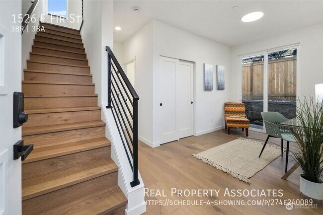 Building Photo - 1526 E Fir St