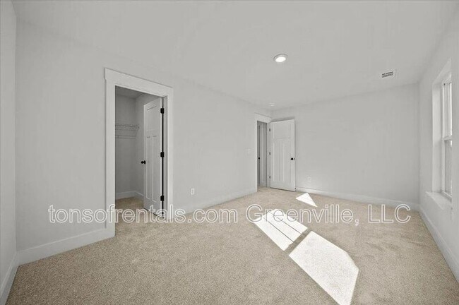 Building Photo - 415 Ml Pk Wy