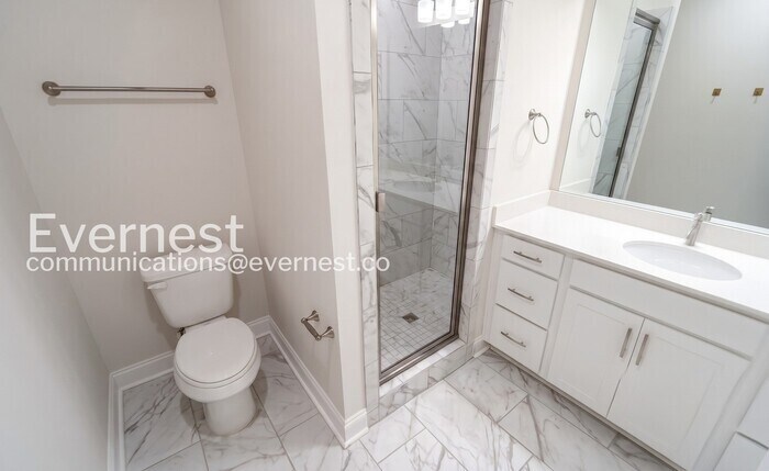 Building Photo - 828 Goswell Dr