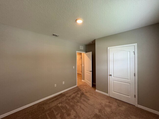 Building Photo - Beautiful 4 BR / 2 BA Home in Winter Haven!