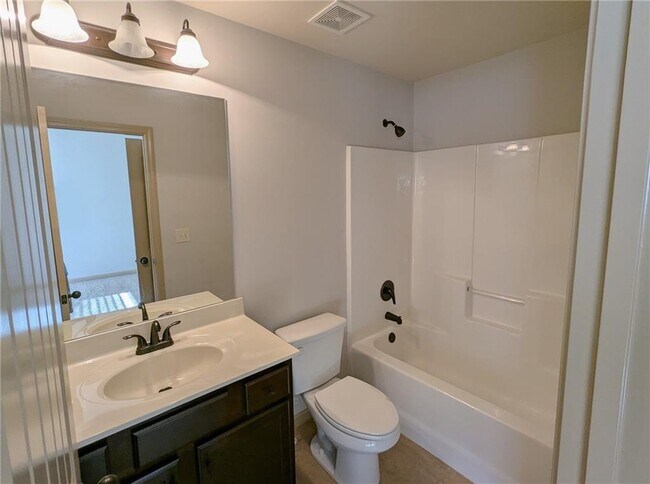Building Photo - 4635 Belcrest Way