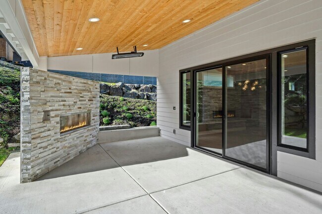 Building Photo - 5Bd/4.5Ba Bellevue House
