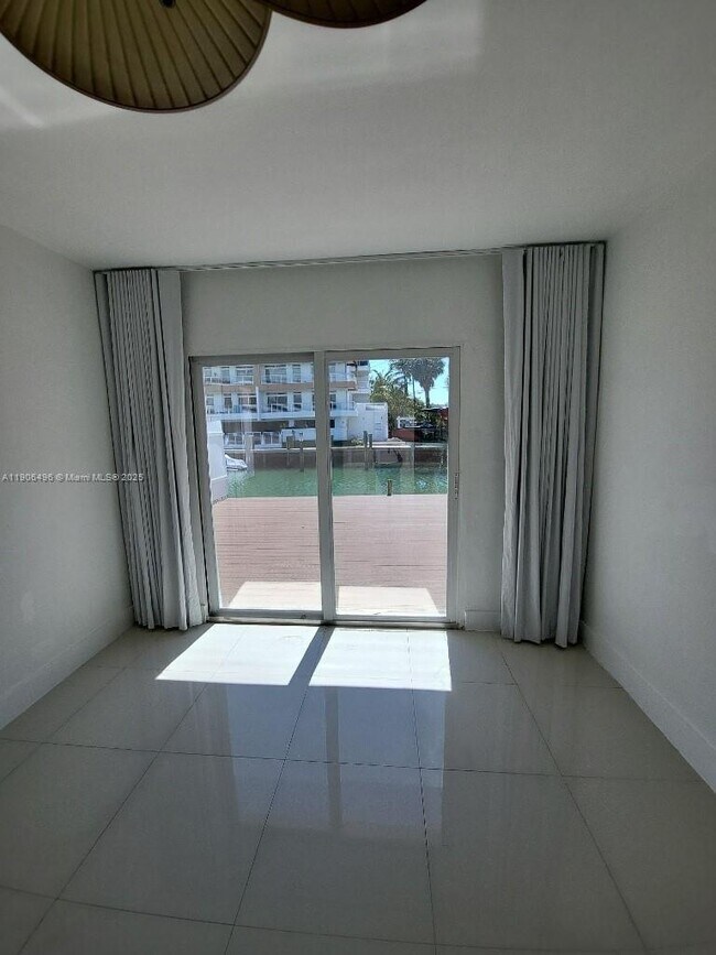 Building Photo - 7707 Hawthorne Ave