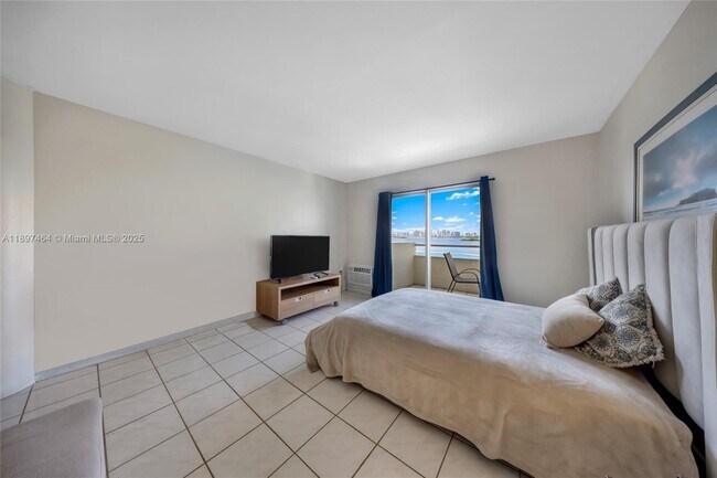 Building Photo - 7904 West Dr