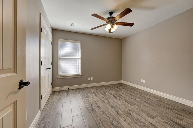 Building Photo - 2101 Kendal Ct