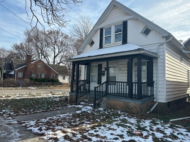 Building Photo - 452 E Park St