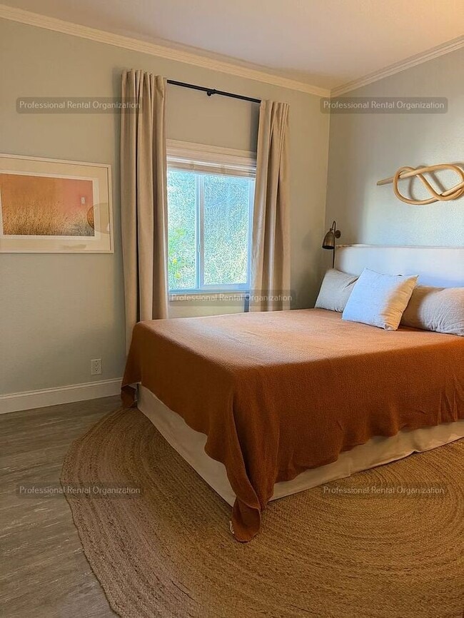 Building Photo - Wine Country Living at Its Finest