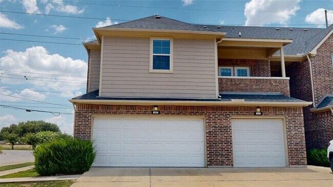 Building Photo - 2027 Harvey Mitchell Pkwy S