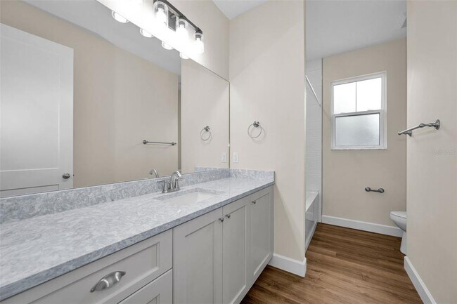 Building Photo - 522 Louden Ave