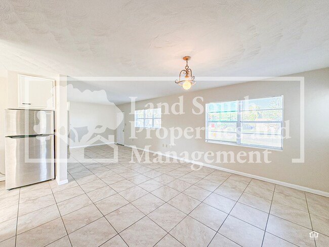 Building Photo - 1218 Sunset Ave