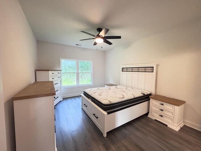 Building Photo - 1874 Rolling Hills Dr