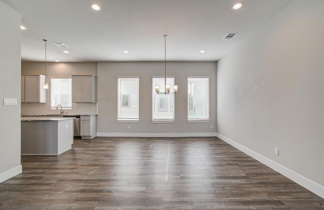 Building Photo - 1741 Cove Cres Ct