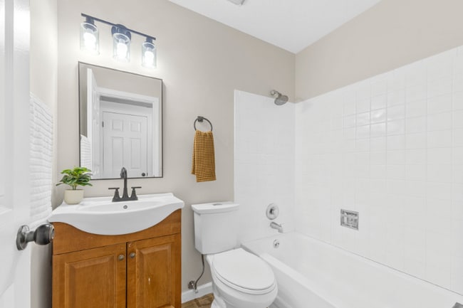 Building Photo - 907 Award Dr