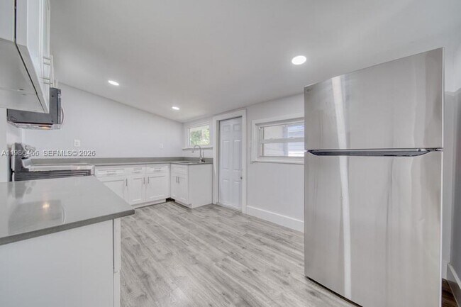 Building Photo - 3353 SW 23rd Terrace