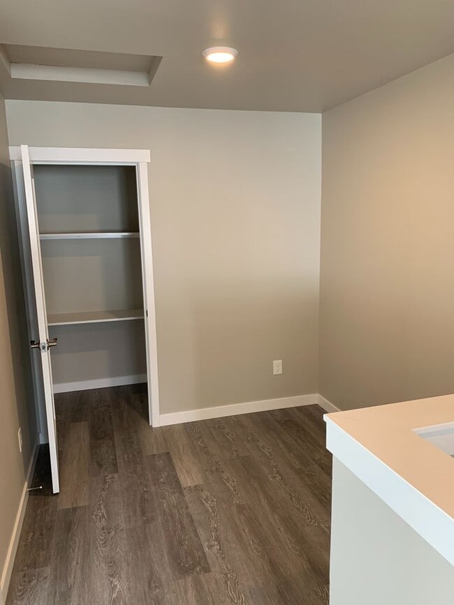 Building Photo - 668 E Street