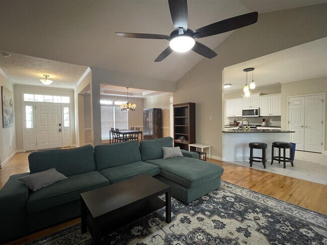 Building Photo - 11 Hialeah Pl