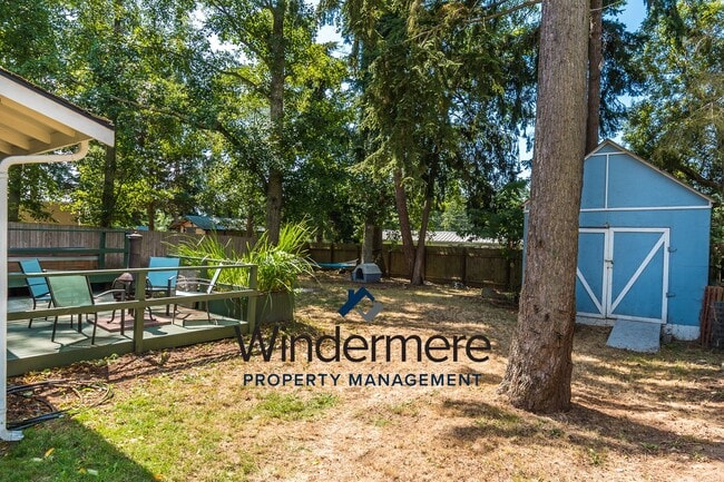 Building Photo - Fully-Furnished Cozy 3 Bedroom Home - Shor...
