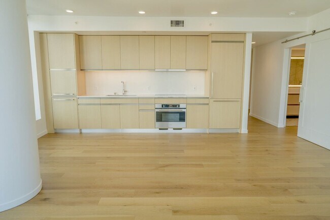 Building Photo - 2Bd/2Ba Seattle Apartment
