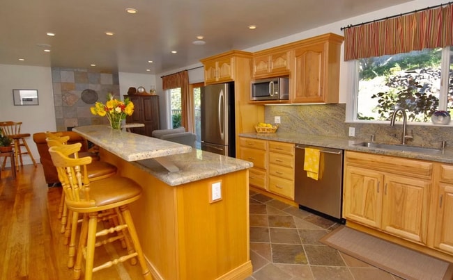 Building Photo - Beautiful 4 Bedroom Home Near Sweeney Ridge Trail