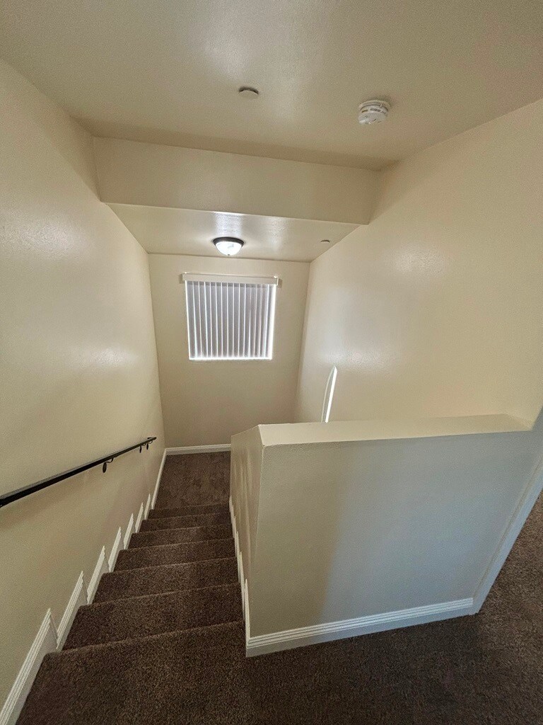 Building Photo - 155 W 77th St