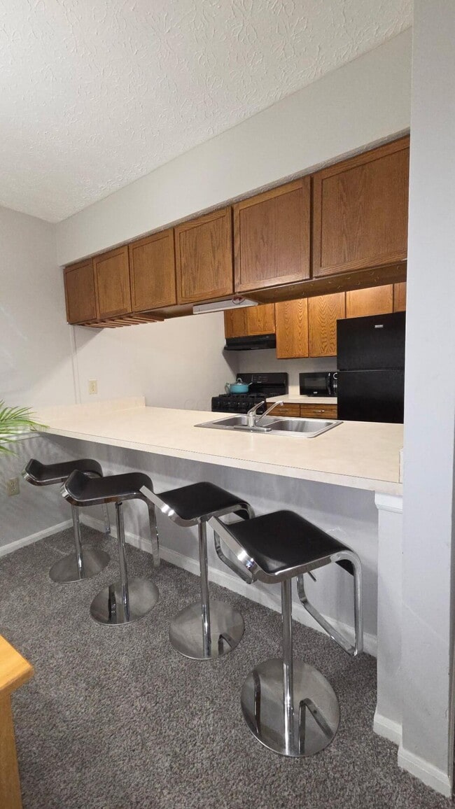 Building Photo - 5388 Flintstone Dr