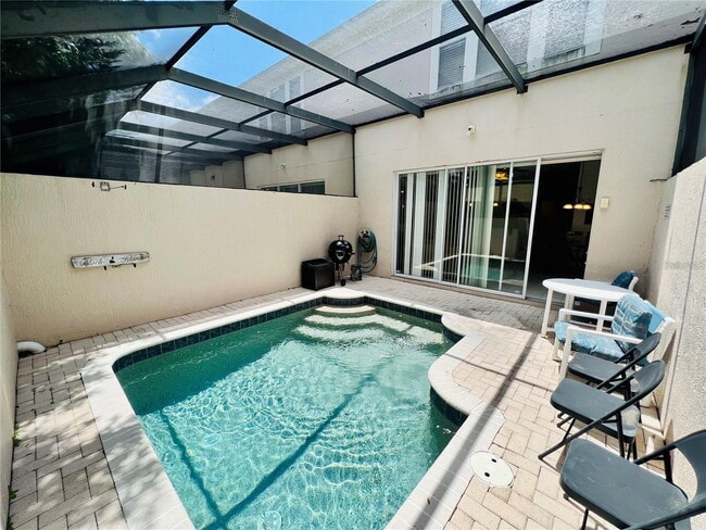 Building Photo - 2413 Silver Palm Dr