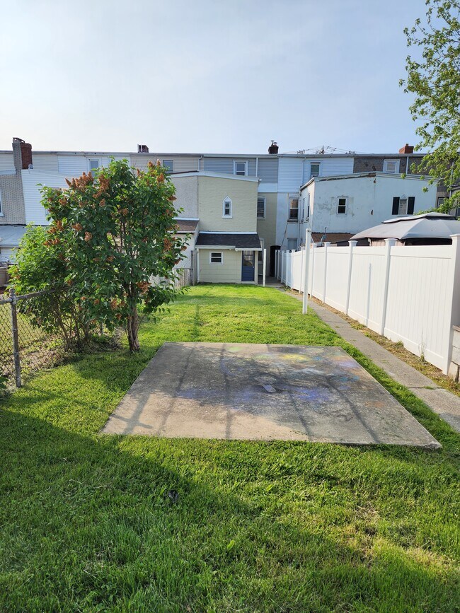 Rear - 558 Broad St