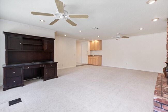 Building Photo - 3220 Fieldcrest Dr