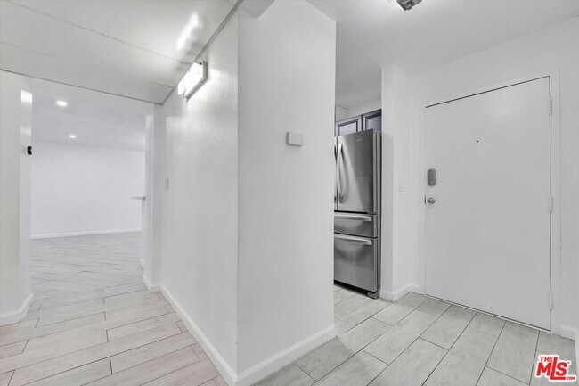 Building Photo - 8535 W Knl Dr