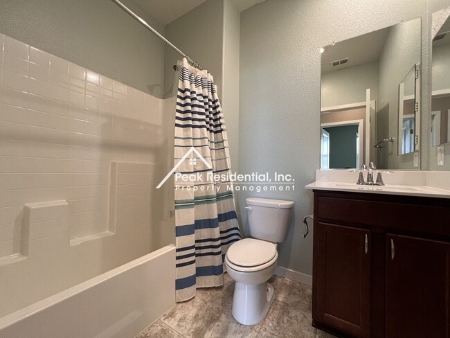 Building Photo - Updated 3bd/3ba North Natomas Townhouse