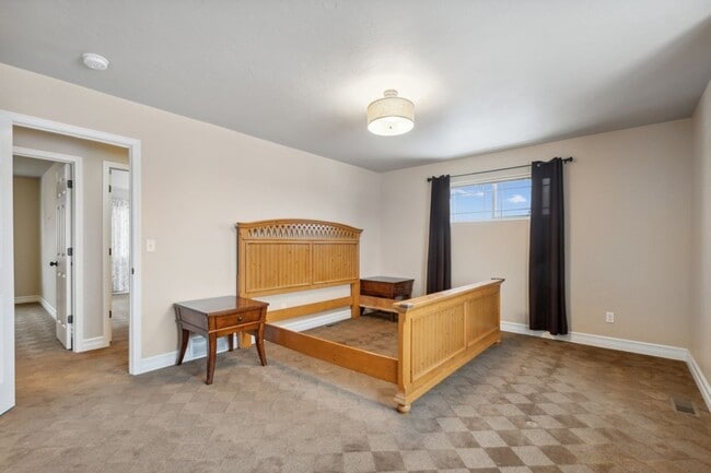Building Photo - 4 bedroom, 3 bath, corner lot home