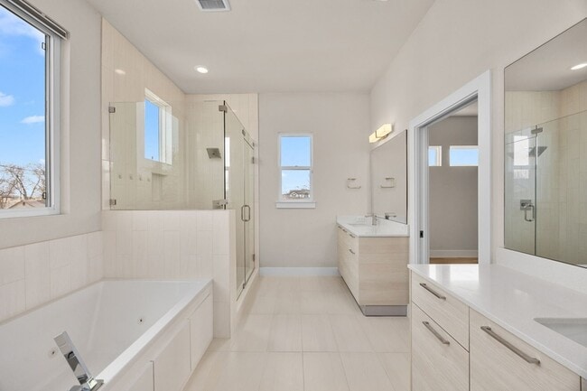 Building Photo - 4618 Nichols St