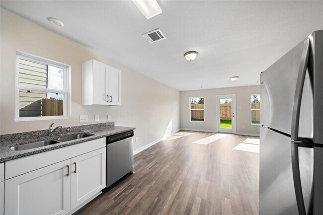 Building Photo - 15528 Briar Forest Dr