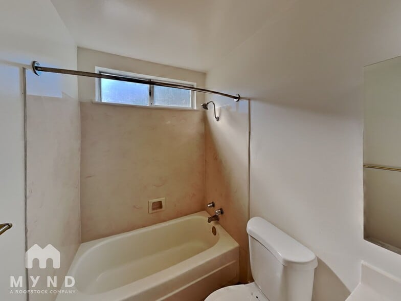 Building Photo - 6107 Vale Ct