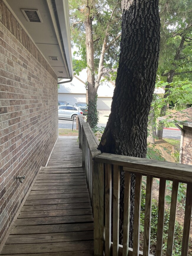 Building Photo - 1718 Windhill Ave