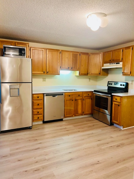 Building Photo - 16 Elm St