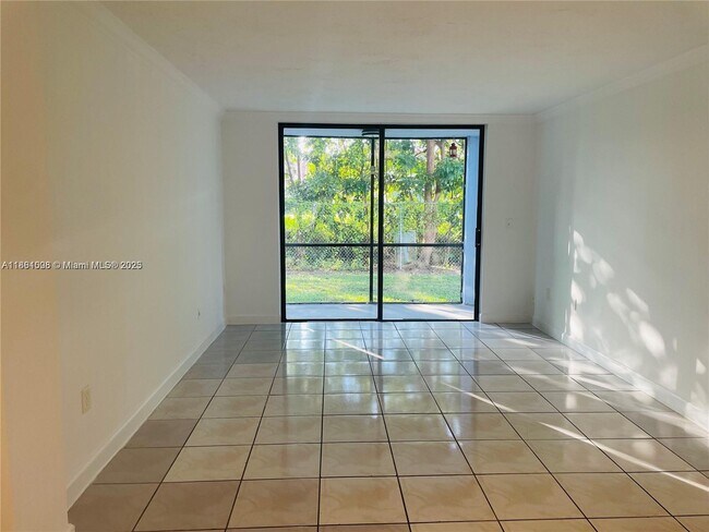 Building Photo - 9440 Fontainebleau Blvd