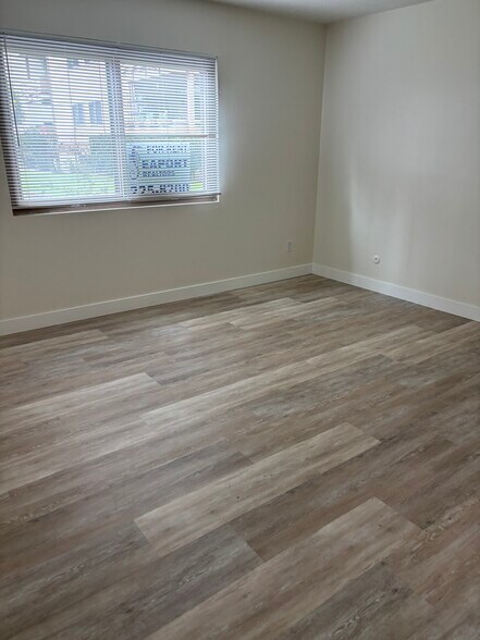 Building Photo - 4032 Valeta St