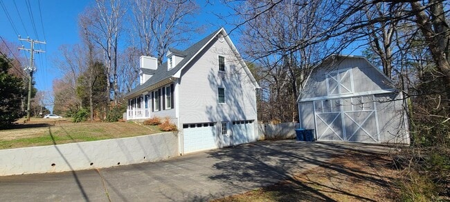 Building Photo - 709 NC-801