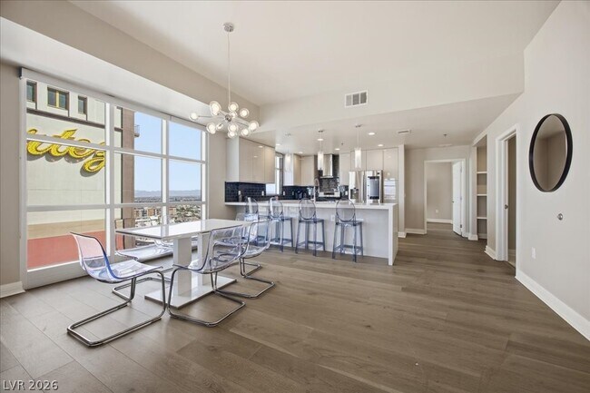 Building Photo - 150 S Las Vegas Blvd