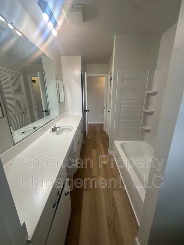 Building Photo - 415 N 17th St